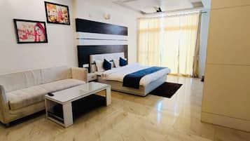 Superior Double Room, Mountain View | Desk, soundproofing, iron/ironing board, free WiFi