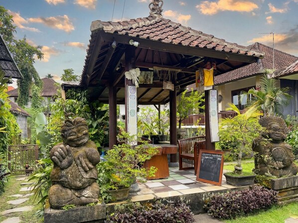 Property grounds - Putu's Paradise Ubud (Ubud)
