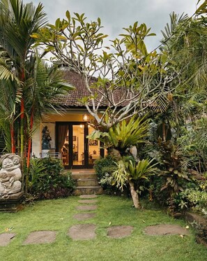 Exterior detail - Putu's Paradise Ubud (Ubud)
