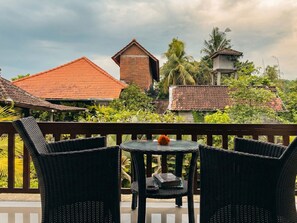 Outdoor dining - Putu's Paradise Ubud (Ubud)