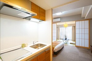 Electric kettle - CHUAN HOUSE Dotonbori (Osaka)