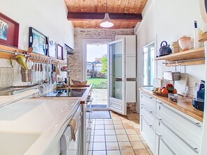 Fridge, microwave, oven, dishwasher - Chaucre 1 by Interhome (Ile d'Oléron)