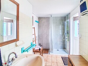 Bathroom - Chaucre 1 by Interhome (Ile d'Oléron)