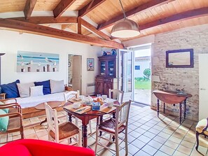 Televisión y chimenea 