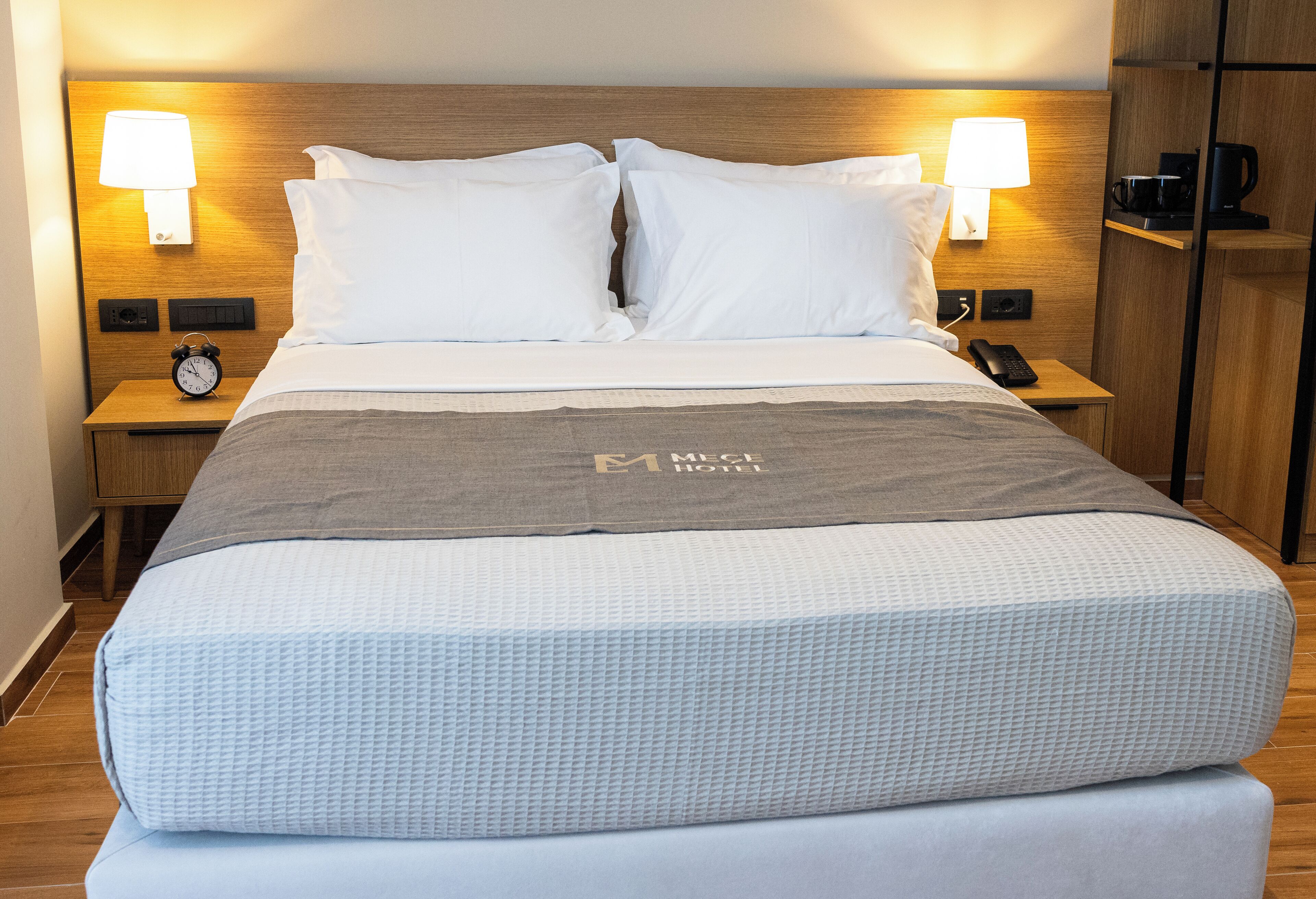 Comfort-sviitti | Minibaari, tallelokero huoneessa, työpöytä, pimennysverhot