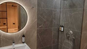 Superior-Doppelzimmer, Balkon | Badezimmer | Dusche, Regendusche, Haartrockner, Hausschuhe