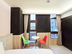 Standard Twin Room, City View | Desk, laptop workspace, free WiFi - Yours Inn Luodong (Luodong)