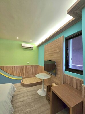 Signature Triple Room | Desk, laptop workspace, free WiFi - Yours Inn Luodong (Luodong)