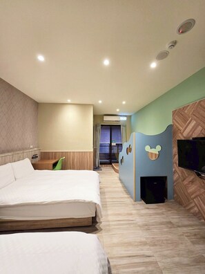 Gallery Quadruple Room, Balcony | Desk, laptop workspace, free WiFi - Yours Inn Luodong (Luodong)