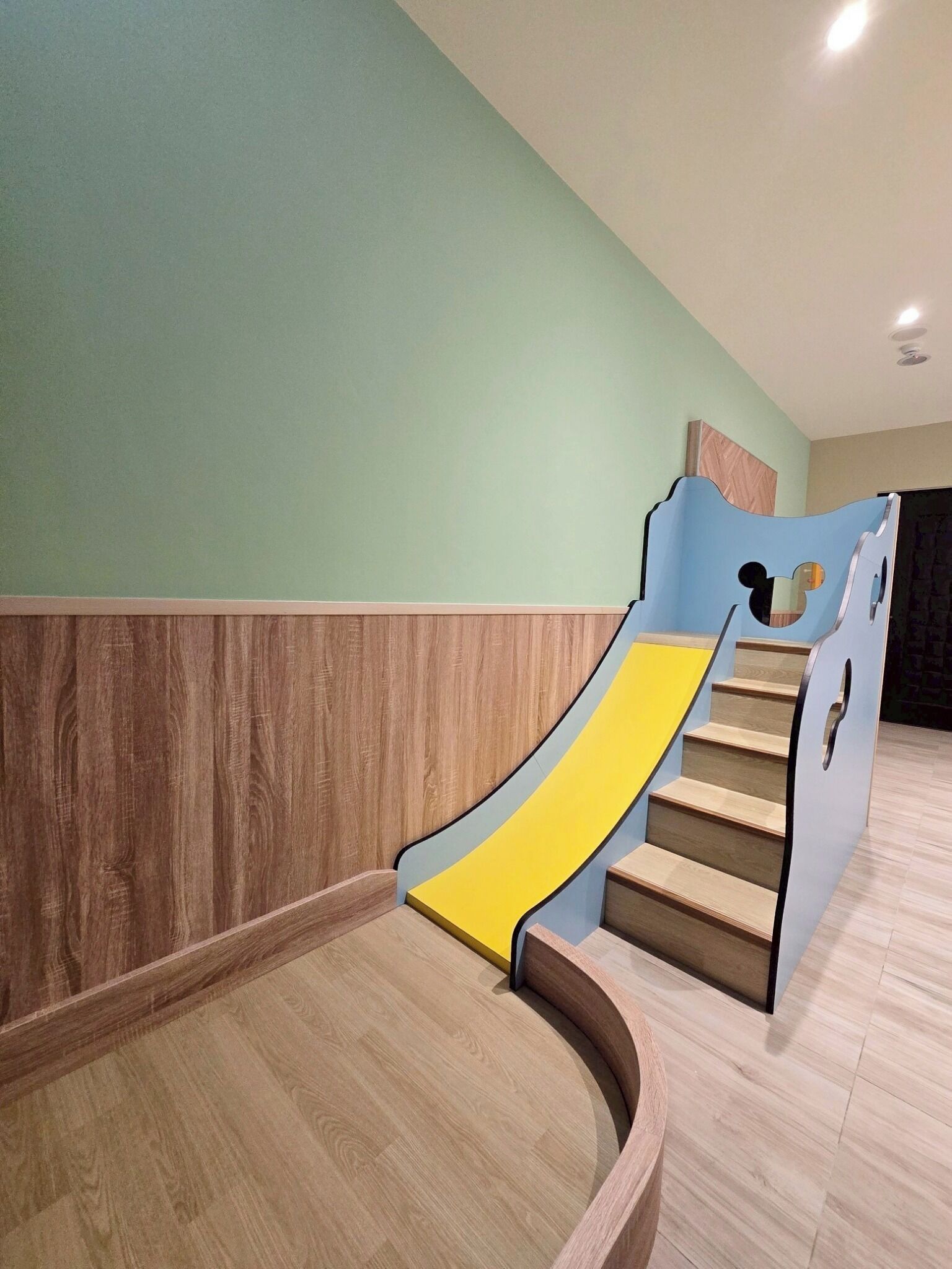 Kamar Quadruple Galeri, balkon | Area anak-anak