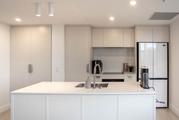 雪櫃、微波爐、焗爐、爐具