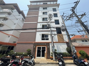 Apartment, 1 Bedroom, Smoking, Balcony | Bahagian luar