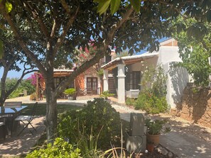 Outdoor dining - Finca Can Pepis (Sant Antoni de Portmany)