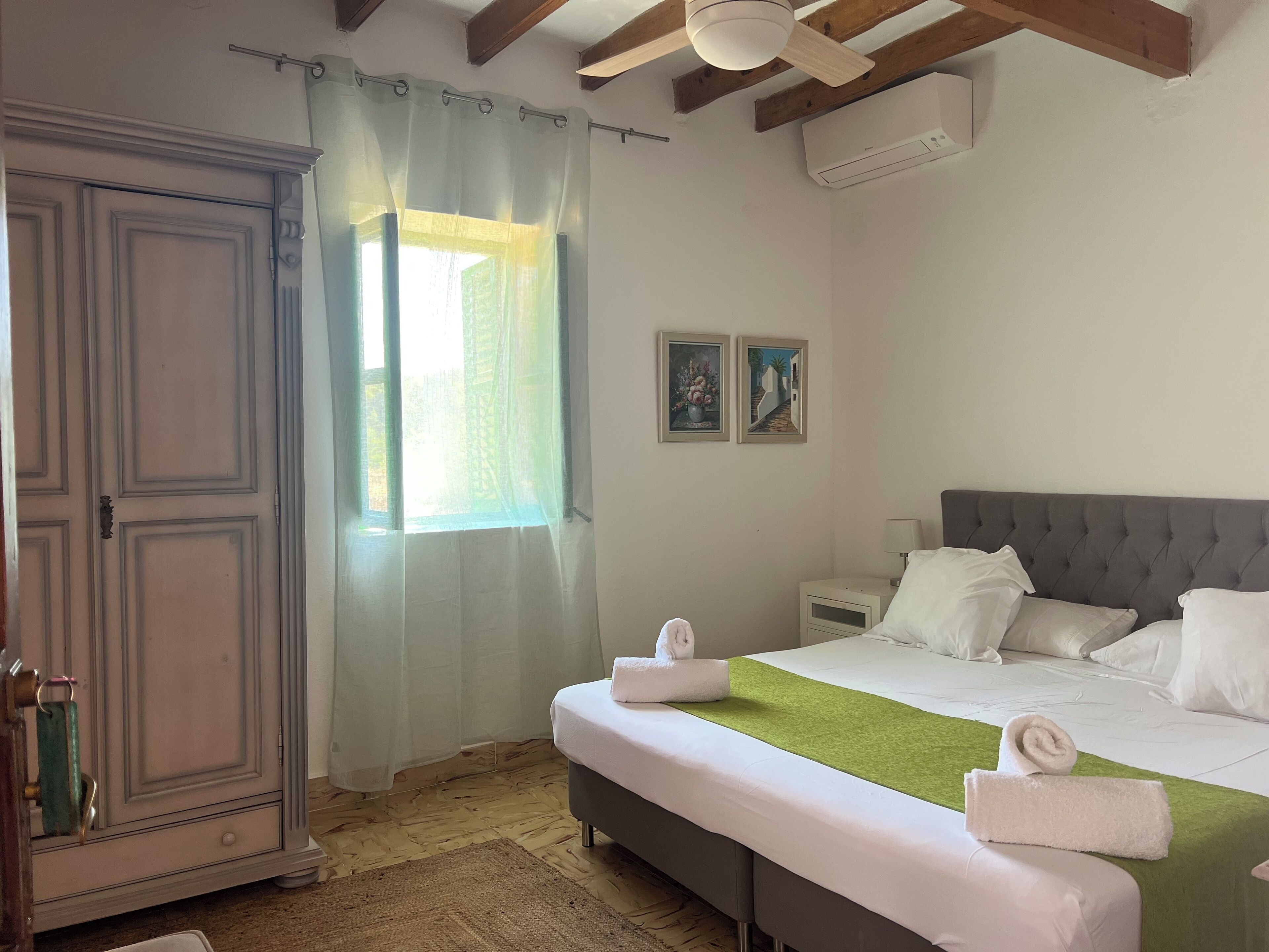 Comfort Double or Twin Room, 1 Queen Bed, Mountain View | Blackout drapes, iron/ironing board, free WiFi