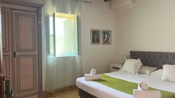 Comfort kamer, 1 twee- of 2 eenpersoonsbedden, 1 queensize bed, uitzicht op bergen | Hypoallergeen beddengoed, verduisterende gordijnen