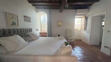 Chambre Confort Double ou avec lits jumeaux, 1 grand lit, vue montagne | Literie hypoallergénique, rideaux occultants, fer et planche à repasser