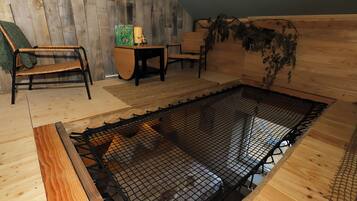 Familierom, hageutsikt | Blendingsgardiner, lydisolert og wi-fi (inkludert)