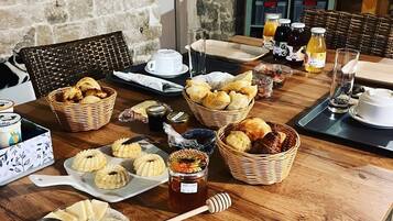 Free daily continental breakfast