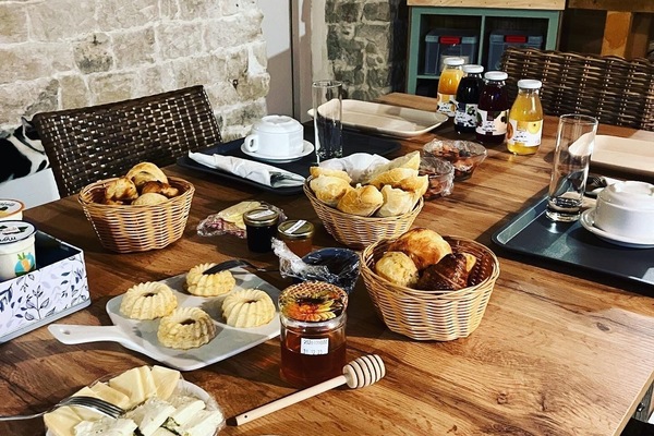 Dagelijks continentaal ontbijt inbegrepen