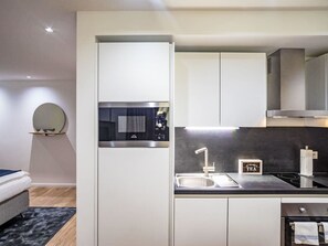 Fridge, microwave, cookware/dishes/utensils - Munich Finest Apartment Studio 2 by Interhome (Munich)