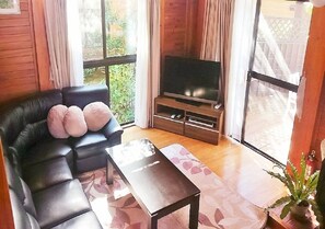 Living area - Cottage Forest Paradiso (Onna)