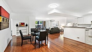Interior - Poolside 2-Bed Haven, Walk to City Centre (Pyrmont)