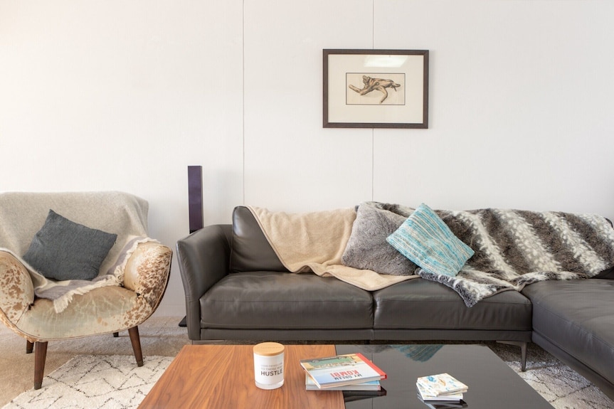 Beachfront Manly Apartment With Balcony & Parking - Manly
