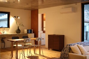 Interior - On The Same Hotel (Naha)