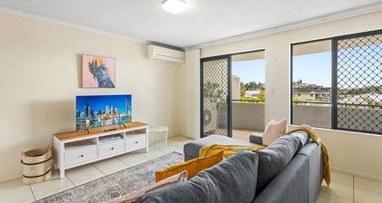 Albion Convenient Hideaway with Parking & Balcony