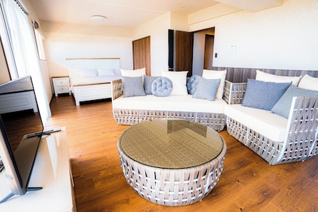 Desk. Condominium Hotel Okinawa Yumeto