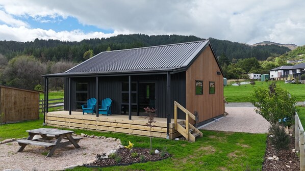 Exterior - Modern Bach, Ligar Bay, Calm Sea Bliss (Tākaka)