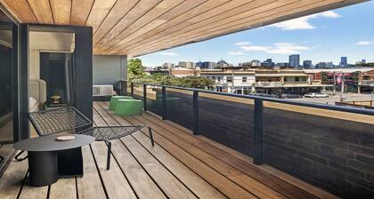 Bright 2-Bed Apartment in Fitzroy’s Heart