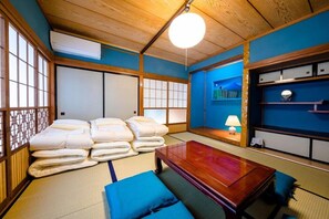 Room - Fujisan-kingyo [vr] (Fujikawaguchiko)