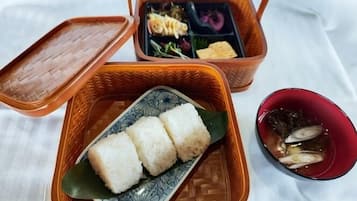 Comida y bebida