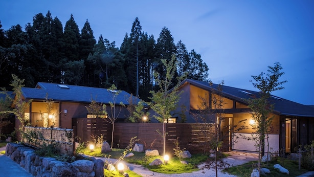 A modern house with a stone pathway, wooden fence, and a garage. - Toki Resort Yufuin Villa (Yufu)