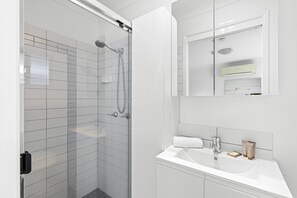 Hair dryer, towels - Spacious 3-Bed House in Leafy Paddington (Paddington)