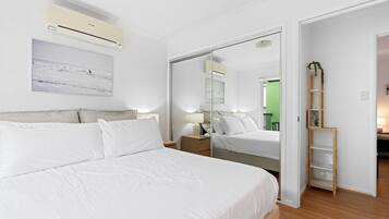 3 bedrooms, desk, iron/ironing board, Internet