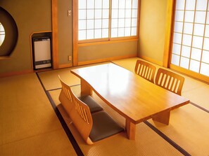 Dining - Moon Glow (Yamanakako)