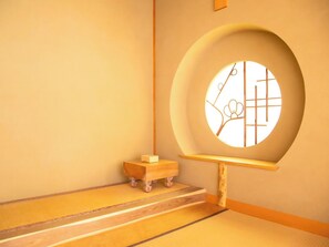 Interior - Moon Glow (Yamanakako)