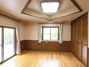 Interior - Moon Glow (Yamanakako)