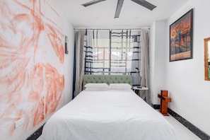 2 bedrooms, iron/ironing board, internet, bed sheets
