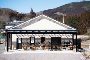 Outdoor dining - Yufuin Glamping Tennoniwa (Yufu)