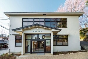 Exterior detail - Awai Togakushi (Nagano)