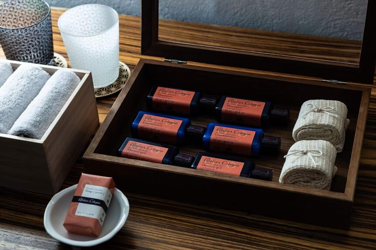 Bathroom amenities