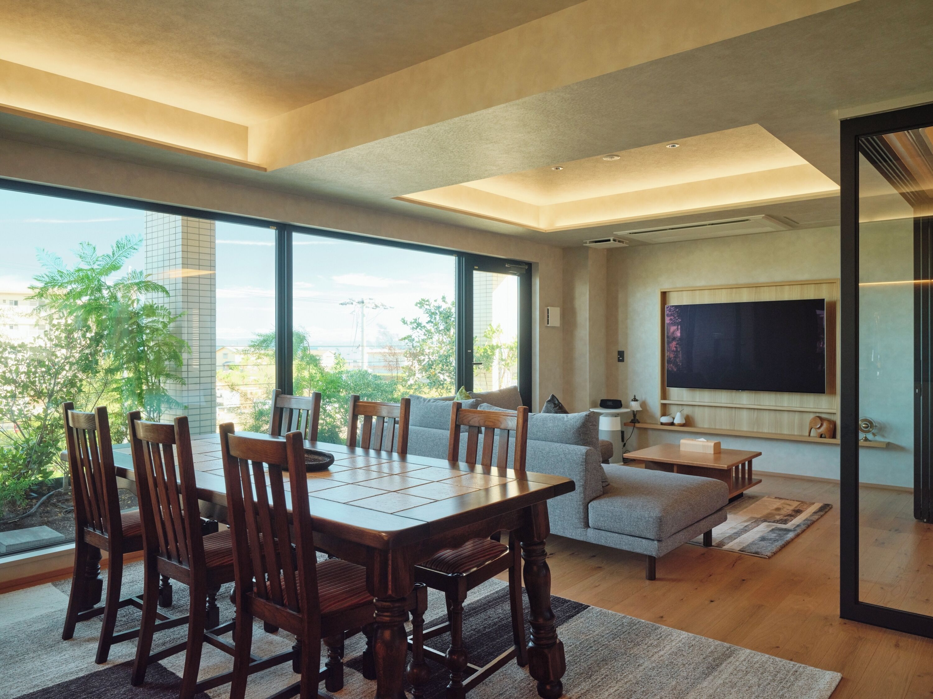Deluxe Suite, Partial Ocean View | Interior