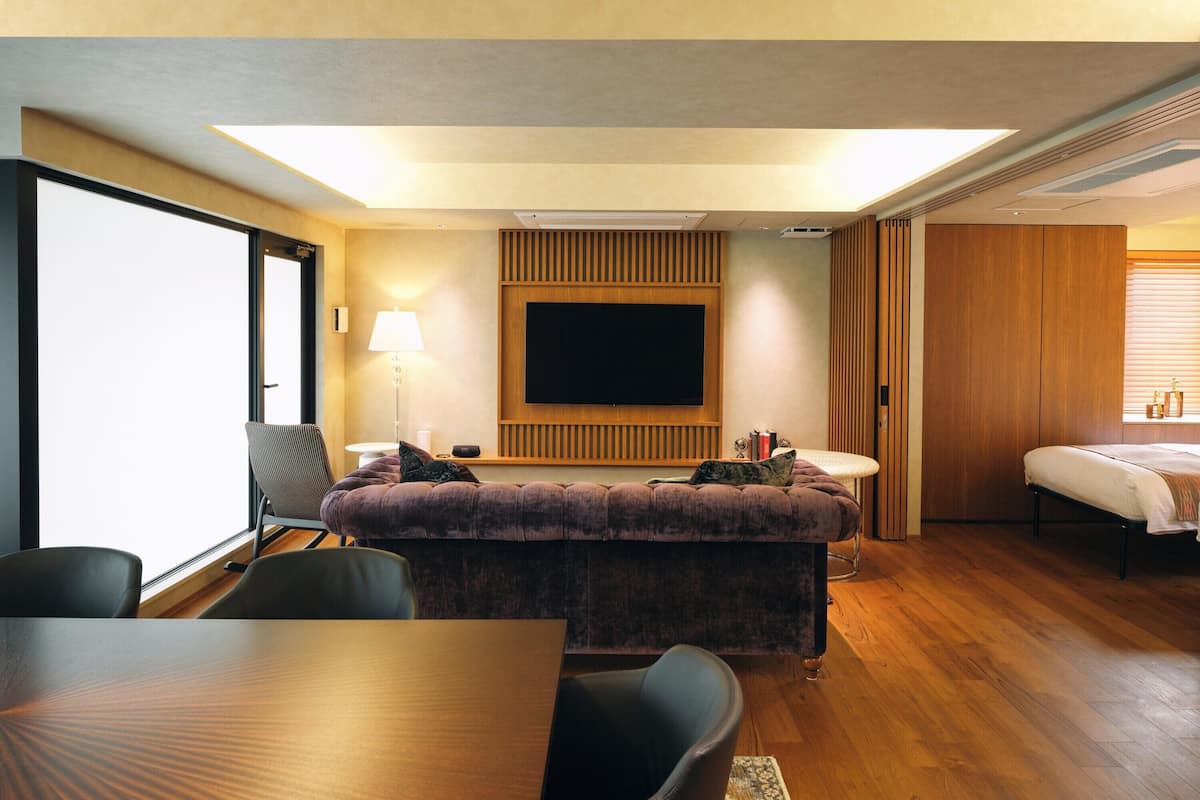 Deluxe Suite, Partial Ocean View, Mezzanine | Minibar (free items), in-room safe, blackout drapes, WiFi (free)