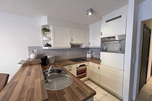 Fridge, microwave, stovetop, coffee/tea maker - Apartment in Nieuwpoort with balcony (NIEUWPOORT)