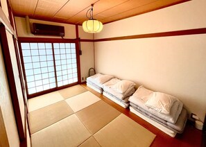 Desk - Seaside Villa Sasao (Takamatsu)