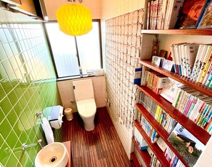 Een haardroger, shampoo