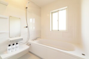 Bathroom - Regina Ishigaki Logteria II (Ishigaki)